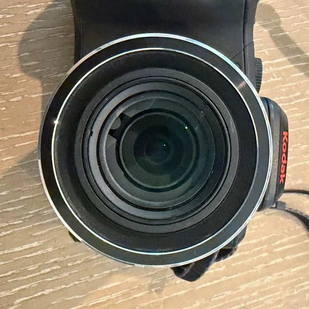 Kodak EasyShare Z980 12.0MP Digital Camera 24X Optical Zoom Wide Lens Bundle